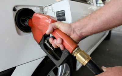 Valor do litro da gasolina teve queda de 24,19% em um mês no Paraná